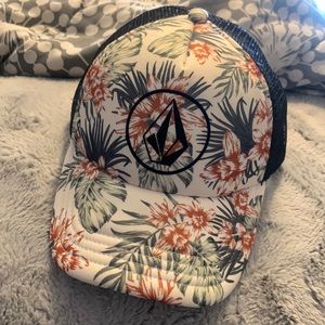 Volcom Women’s Trucker Hat NWOT
